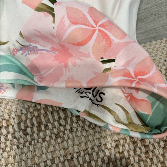 Infamous White Palm Bikini Bottoms size Medium - Picture 7 of 8